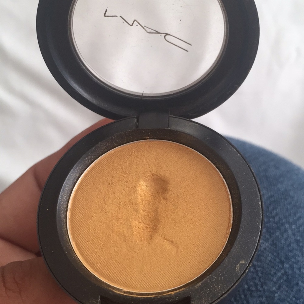 Color Sunny outlook eyeshadow